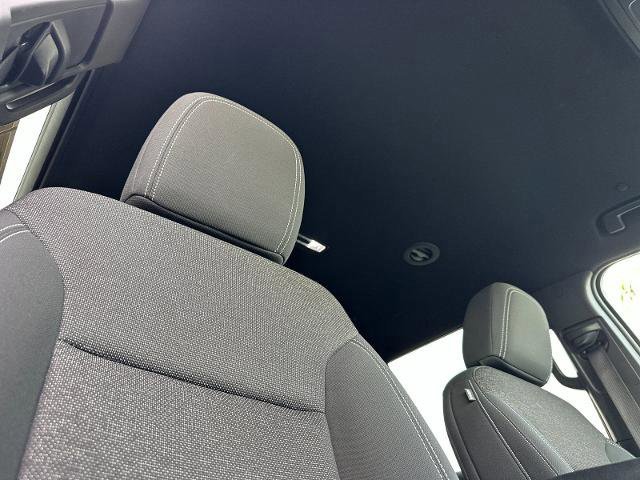 Used 2025 Chevrolet Traverse LT image 17