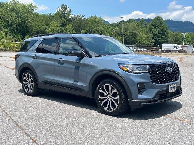 Certified 2025 Ford Explorer ST-Line w/ Premium Package RWD image 1
