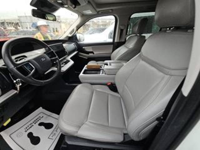 Certified 2025 Ford Expedition Active AWD/4WD image 8