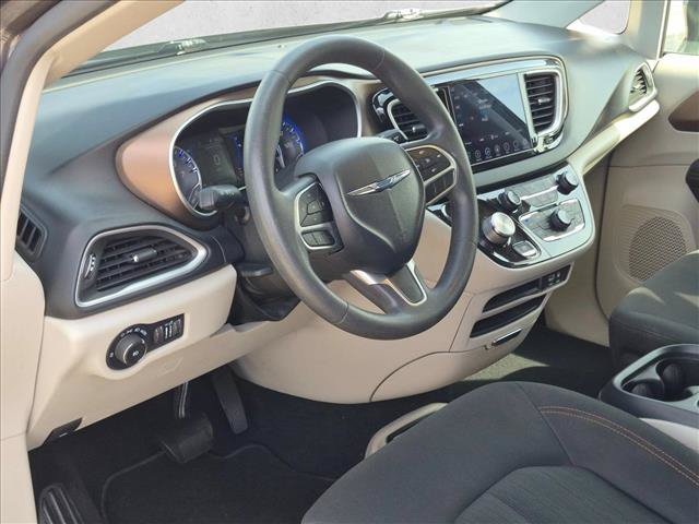 Used 2018 Chrysler Pacifica Touring Plus FWD image 10