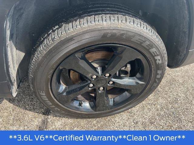 Used 2024 Jeep Grand Cherokee L Altitude AWD/4WD image 27