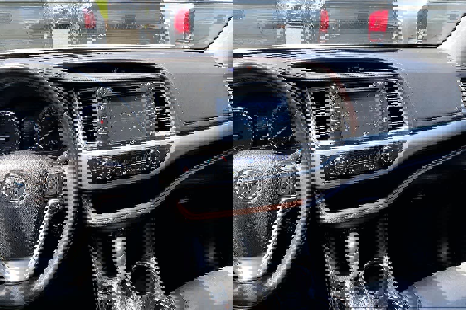 Used 2019 Toyota Highlander XLE FWD image 17