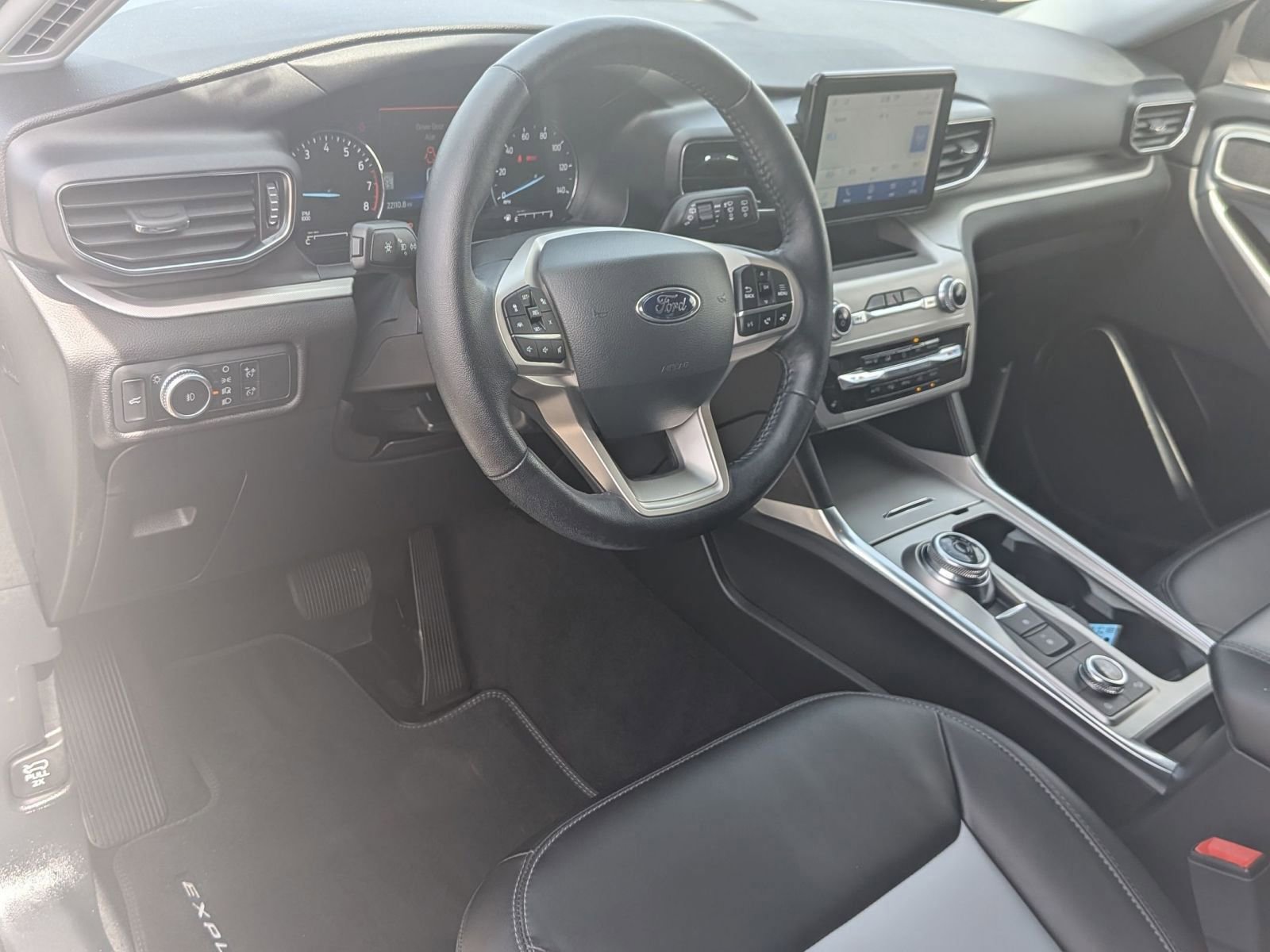 Certified 2022 Ford Explorer XLT w/ Equipment Group 202A AWD/4WD image 11