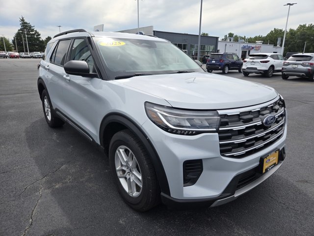 Certified 2025 Ford Explorer Active AWD/4WD image 1