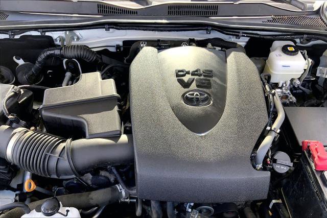 Used 2022 Toyota Tacoma TRD Off-Road AWD/4WD image 31