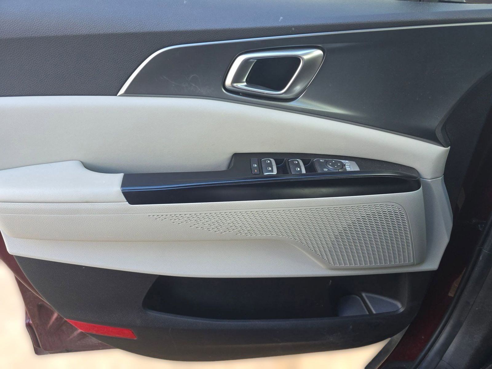 Used 2024 Kia Carnival LX image 9