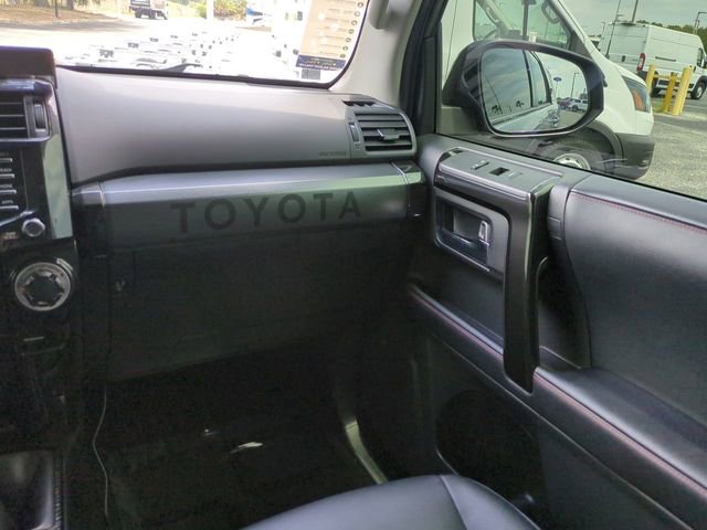 Used 2022 Toyota 4Runner TRD Off-Road Premium AWD/4WD image 19