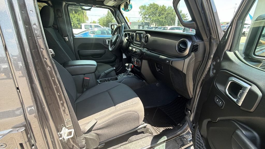 Used 2023 Jeep Gladiator Sport AWD/4WD image 25