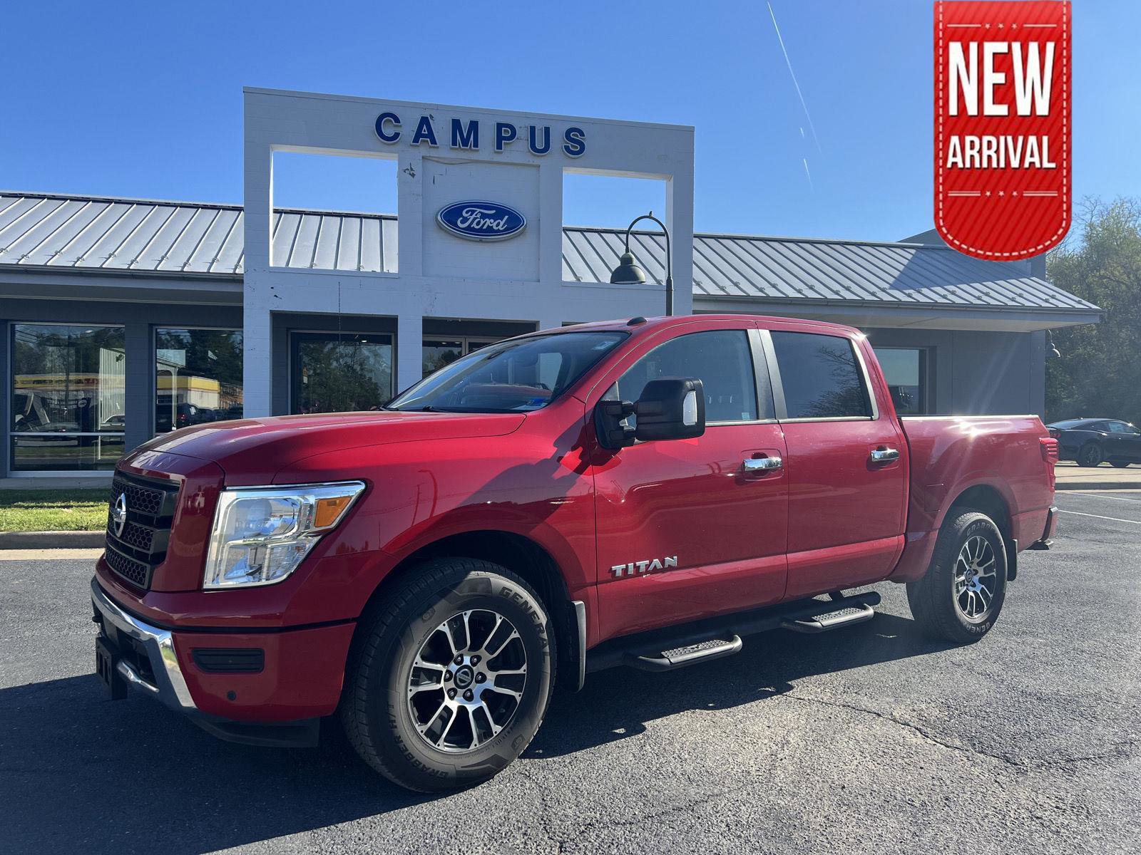 Used 2021 Nissan Titan SV w/ SV Convenience Package image 1