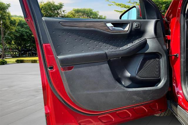 Certified 2020 Ford Escape Titanium image 22