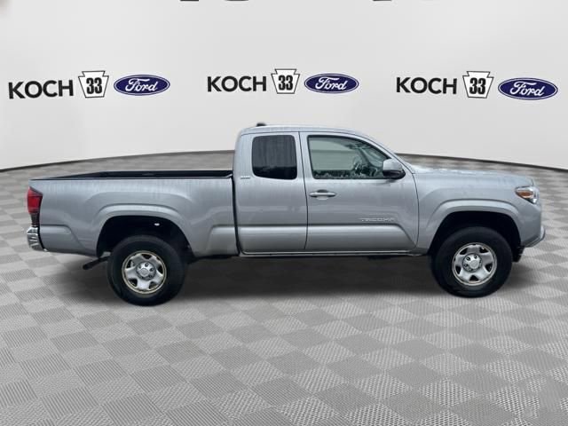 Used 2018 Toyota Tacoma SR5 AWD/4WD image 10