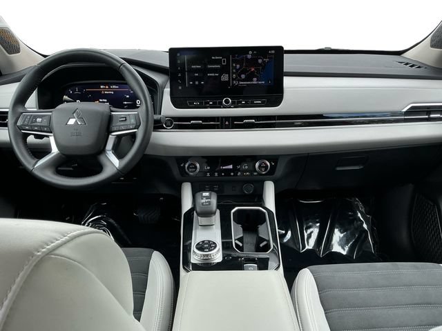 Used 2025 Mitsubishi Outlander SE AWD/4WD image 12
