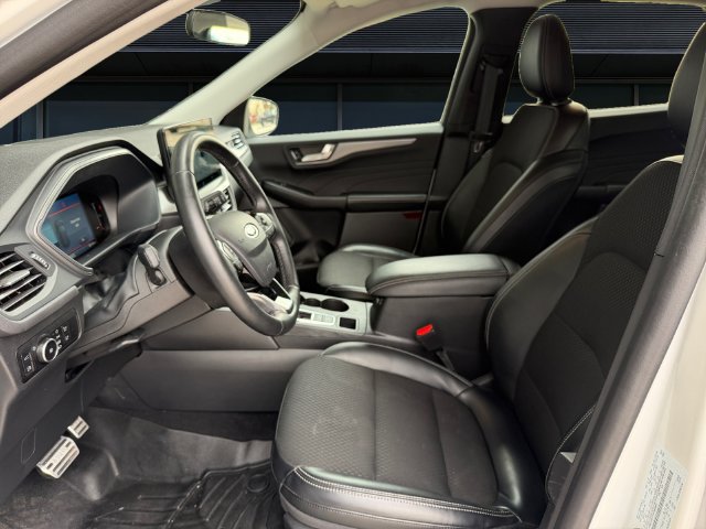 Certified 2025 Ford Escape SE FWD image 9