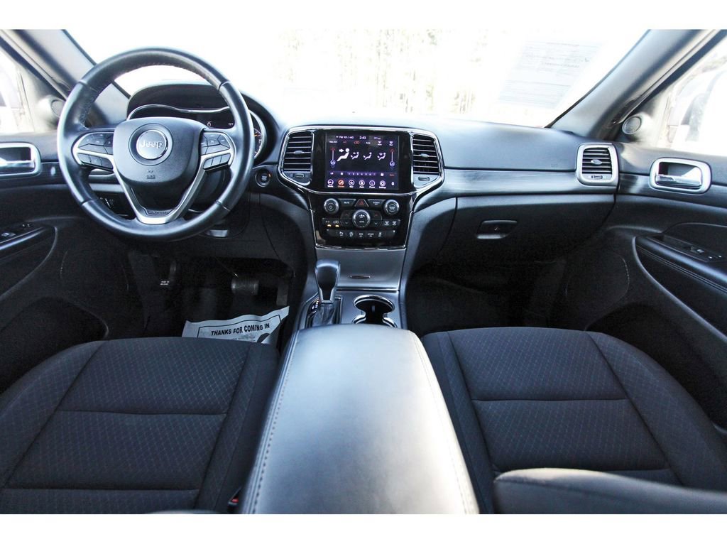 Used 2020 Jeep Grand Cherokee Laredo w/ 18" Wheel & 8.4" Radio Group image 11