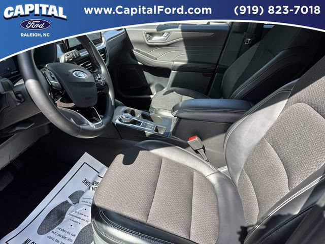 Certified 2025 Ford Escape SE FWD image 19