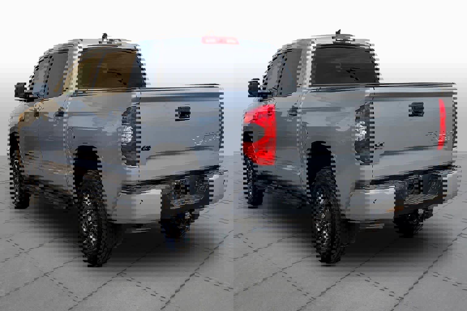 Used 2021 Toyota Tundra SR5 w/ Trail Edition image 12