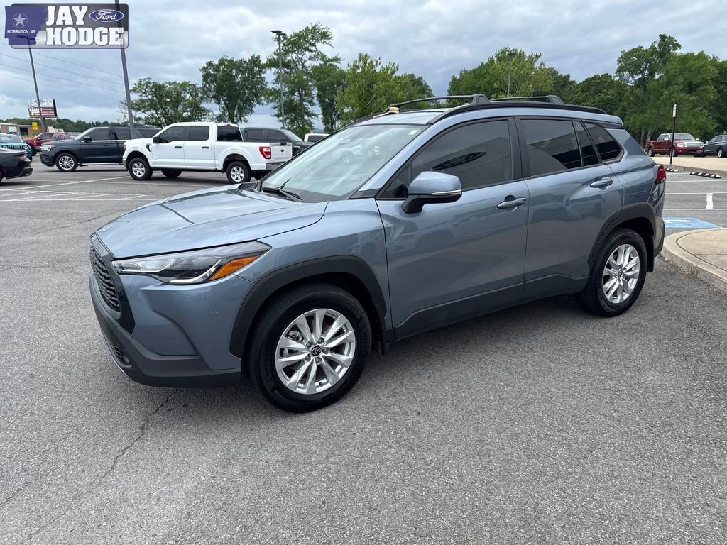 Used 2024 Toyota Corolla Cross LE FWD image 2