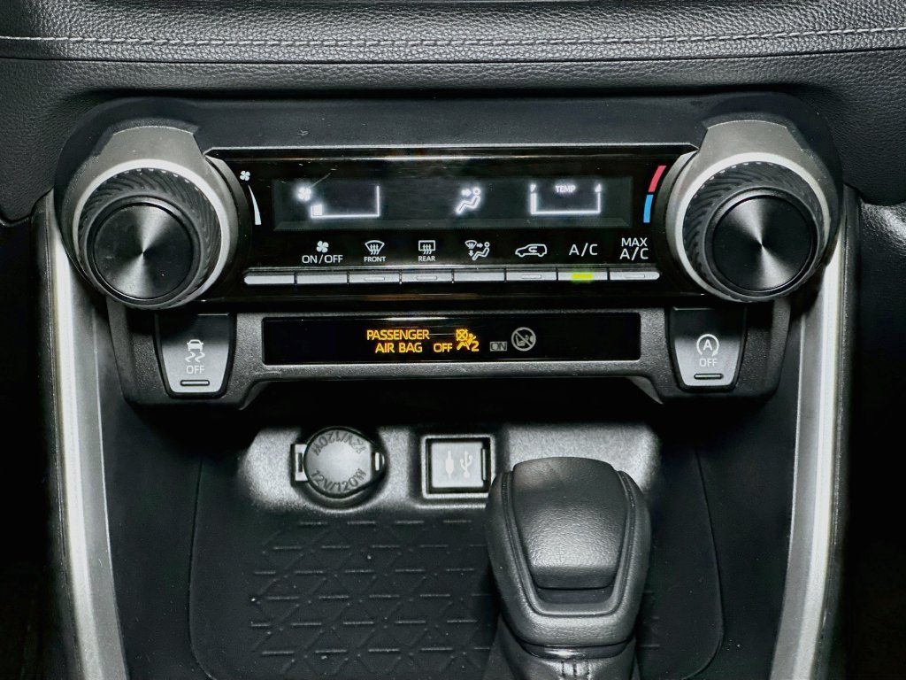 Used 2019 Toyota RAV4 LE w/ All Weather Liner Package AWD/4WD image 16