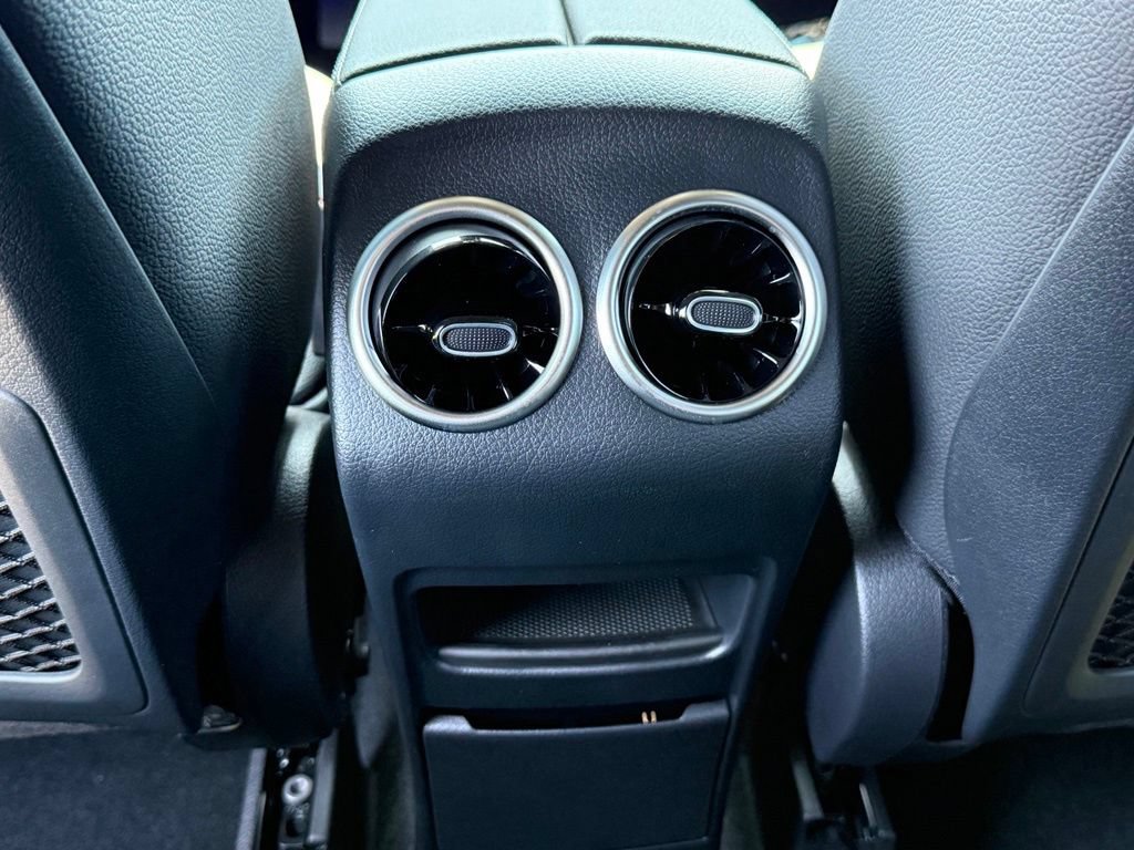 Used 2025 Mercedes-Benz GLA 250 image 27