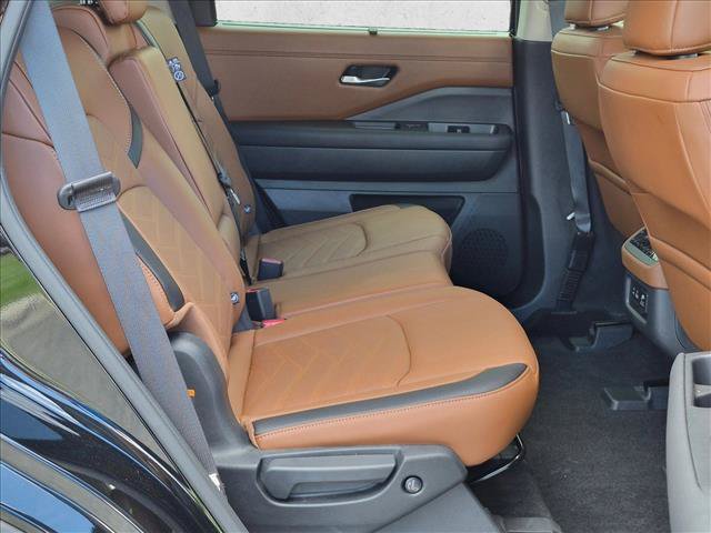 Used 2025 Nissan Pathfinder Platinum w/ Cargo Package FWD image 19