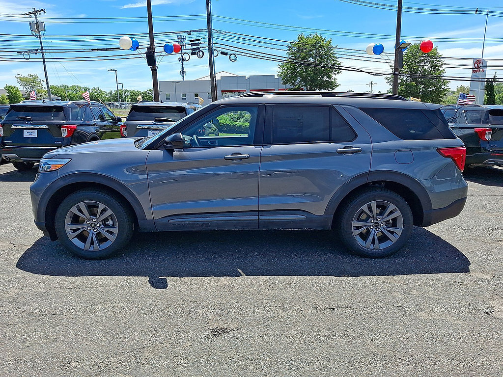 Certified 2023 Ford Explorer XLT w/ Equipment Group 202A AWD/4WD image 5