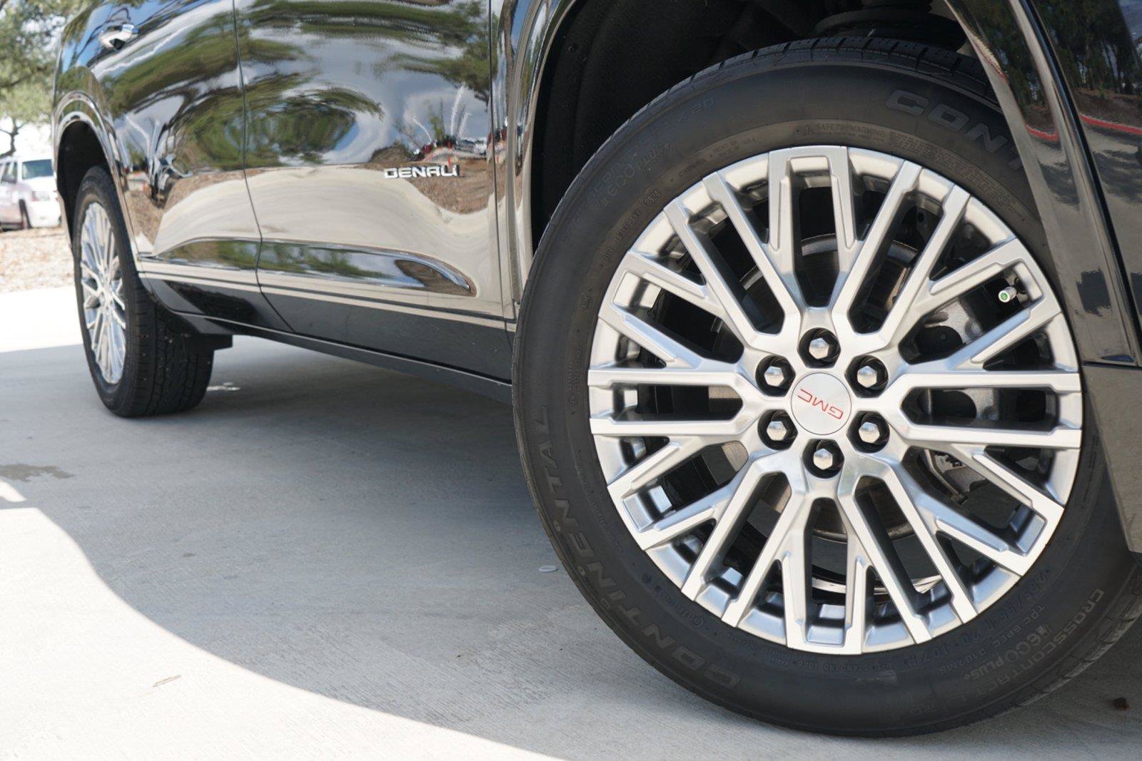 Used 2025 GMC Acadia Denali w/ LPO, Floor Liner Package FWD image 2