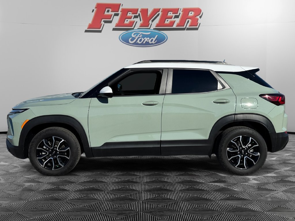 Used 2025 Chevrolet TrailBlazer ACTIV w/ Convenience Package FWD image 2