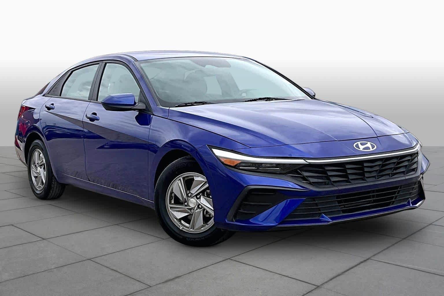 Used 2024 Hyundai Elantra SE FWD image 5