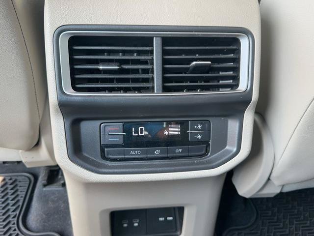 Used 2024 Volkswagen Atlas SE AWD/4WD image 11