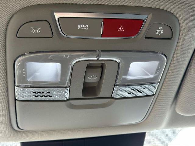 Used 2025 Kia Telluride S FWD image 16