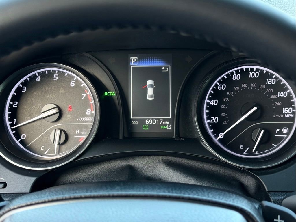 Used 2022 Toyota Camry SE w/ Convenience Package FWD image 18