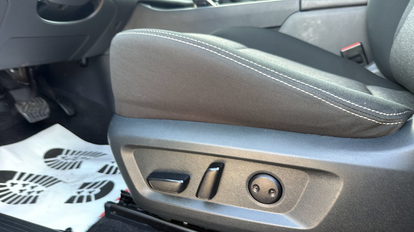 Used 2025 Nissan Rogue SV FWD image 11