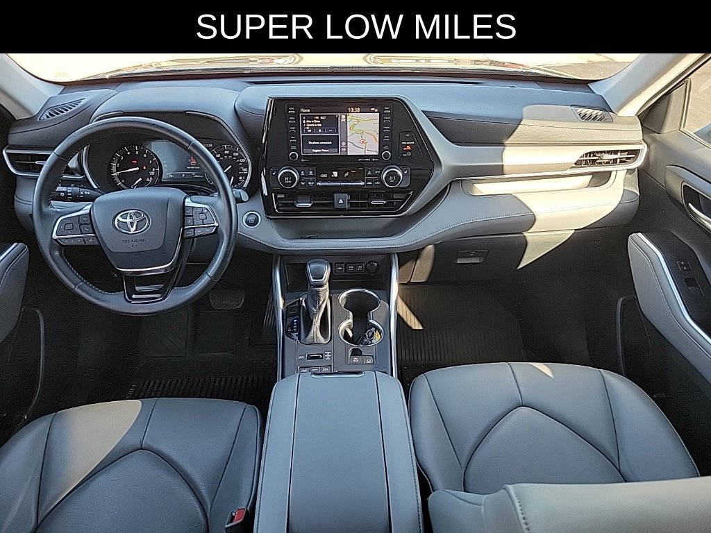 Used 2020 Toyota Highlander XLE AWD/4WD image 8