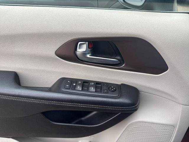 Used 2020 Chrysler Voyager Lxi FWD image 10