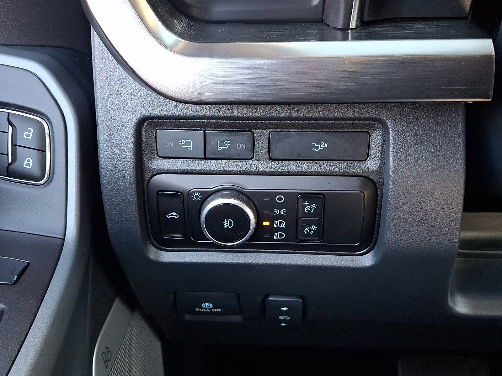 Certified 2024 Ford F350 Lariat w/ Chrome Package image 35