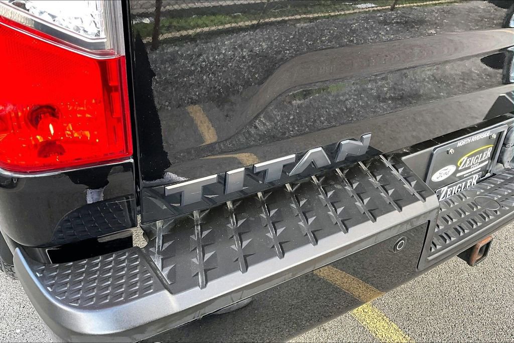 Used 2018 Nissan Titan SV w/ SV Convenience Package image 8