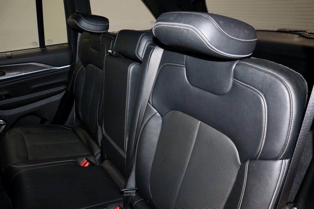 Used 2022 Jeep Grand Cherokee Overland w/ Luxury Tech Group IV image 23