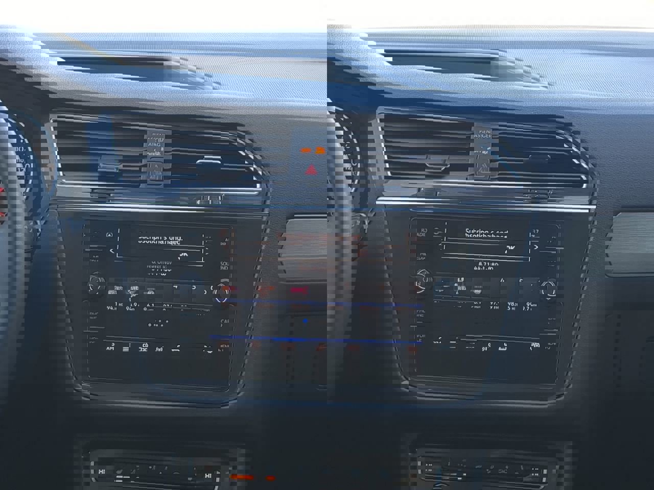 Used 2021 Volkswagen Tiguan SE image 16