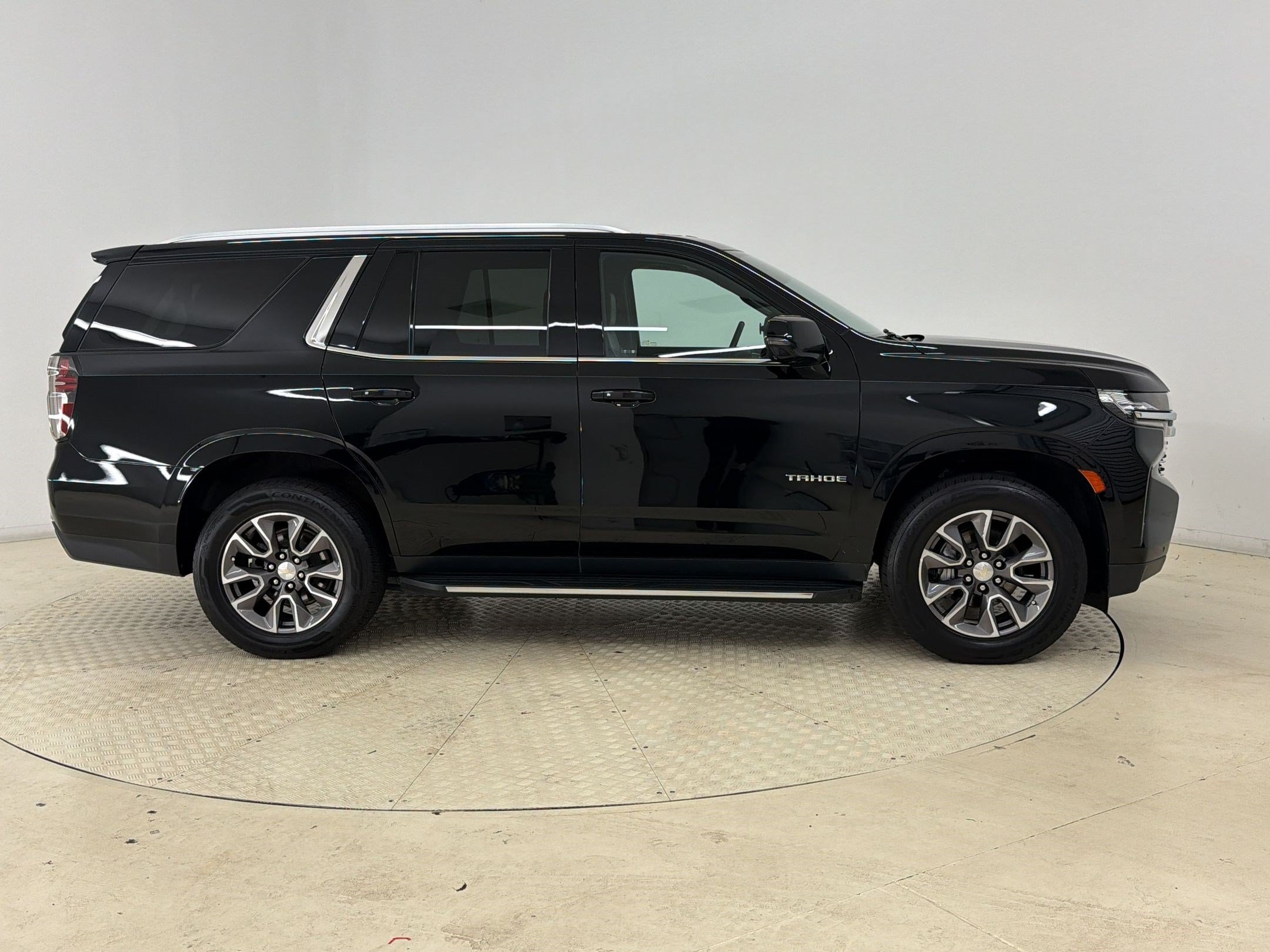 Used 2022 Chevrolet Tahoe LT w/ LT Signature Package AWD/4WD image 8