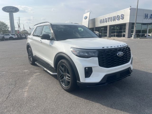 Certified 2025 Ford Explorer ST-Line w/ Premium Package AWD/4WD image 1