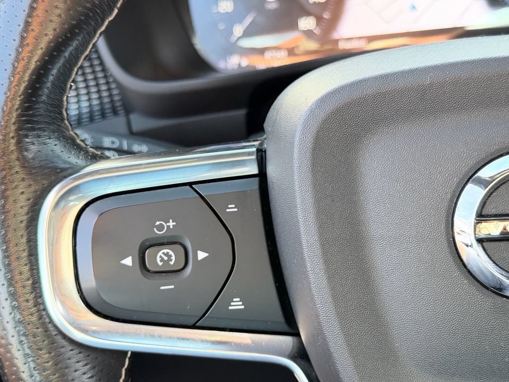 Used 2021 Volvo XC40 T5 R-Design AWD/4WD image 27