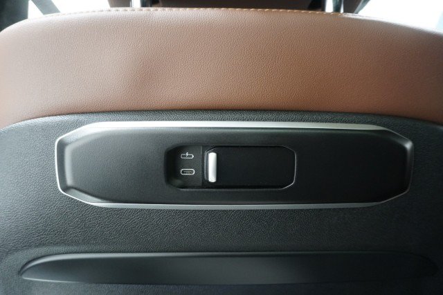 Used 2024 BMW X7 xDrive40i w/ Executive Package AWD/4WD image 33