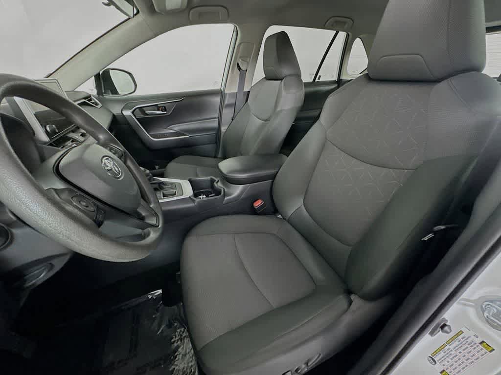 Used 2025 Toyota RAV4 XLE AWD/4WD image 12