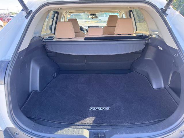 Used 2019 Toyota RAV4 XLE w/ Convenience Package FWD image 15