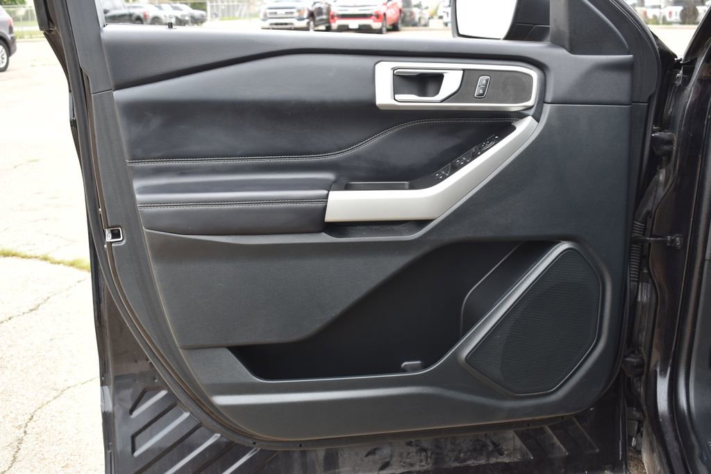 Certified 2023 Ford Explorer XLT w/ Equipment Group 202A AWD/4WD image 8