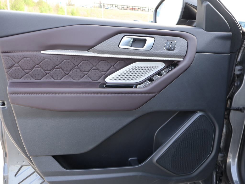 Certified 2025 Ford Explorer Platinum w/ LUX Leather Package image 23