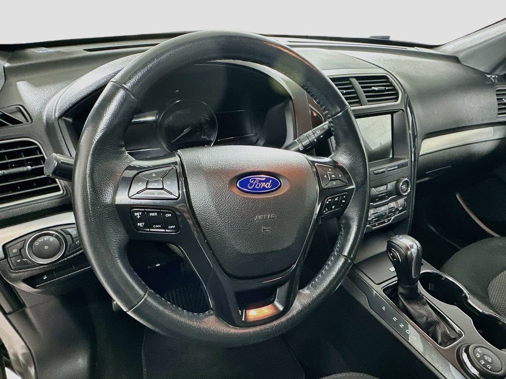 Certified 2018 Ford Explorer XLT w/ Equipment Group 201A AWD/4WD image 11