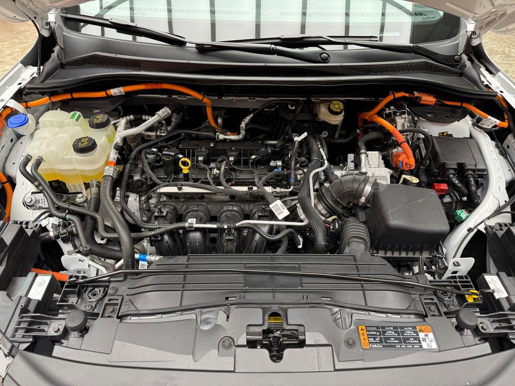 Certified 2025 Ford Escape SE FWD image 31