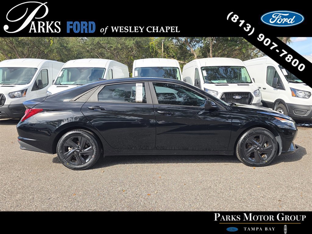 Used 2023 Hyundai Elantra SEL image 2