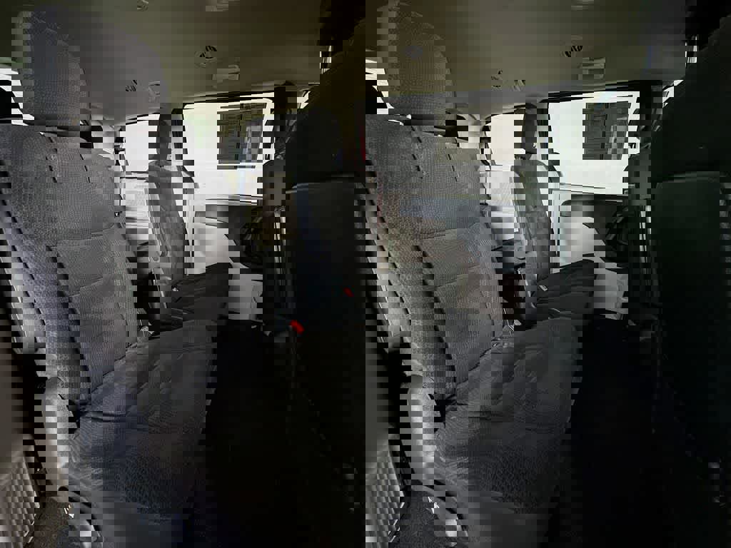 Used 2018 Dodge Grand Caravan SE w/ UConnect Hands-Free Group image 33